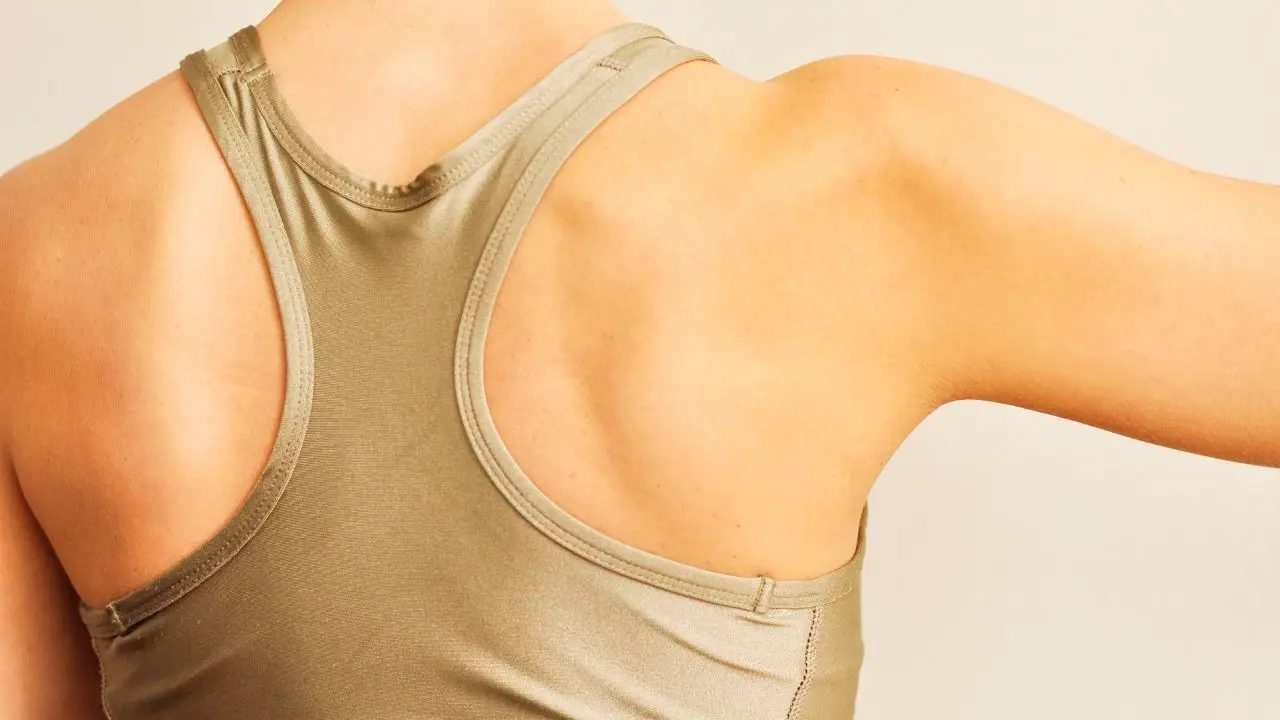 肩甲骨を動かせば、体が変わる。凝り固まった“背中のハブ”がもたらす不調とは—個別指導スマートウェイ―