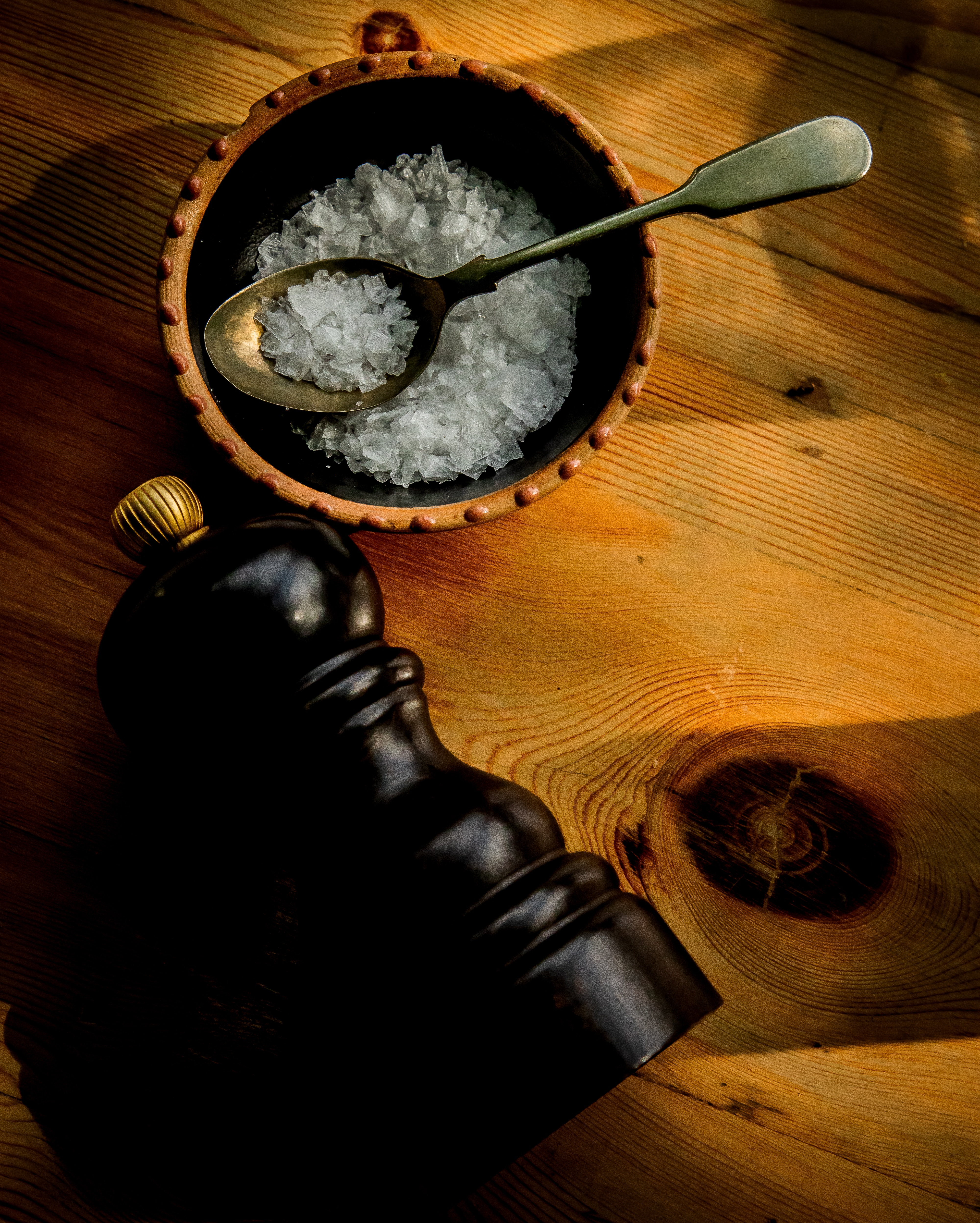 塩分を摂り過ぎてしまうことで起こる体の不調とは?体内塩分を調整する食材もご紹介します。