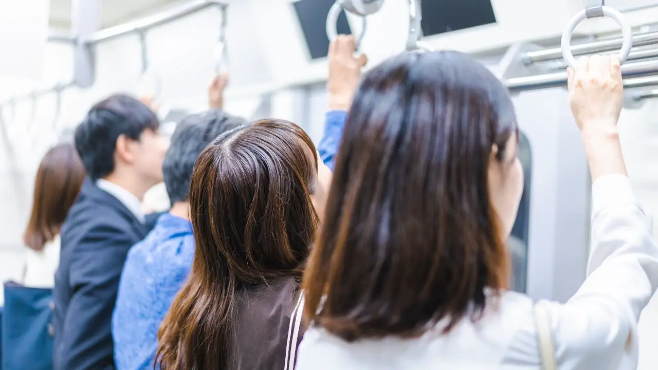 座るより立つだけで、体はちゃんと働いている